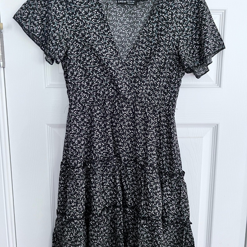 Ladies Size XS 2 "SHEIN" Black and White Floral Midi Dress SEXY GUC ❤️